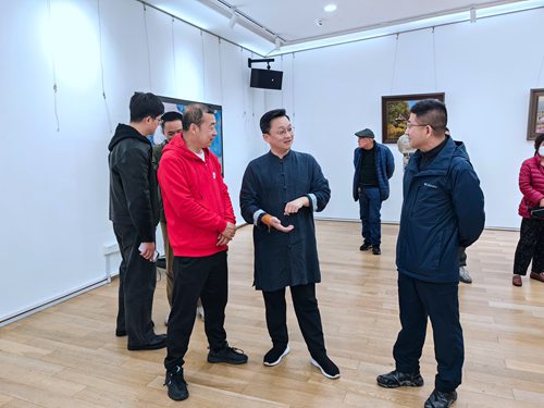 20240412区政协朱家角镇委员活动小组参观艺术展.jpg