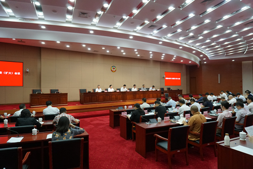 区政协召开六届十二次常委（扩大）会议.jpg