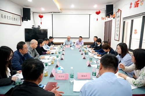 20250410区政协社法委“关于加强党建引领业委会规范化建设研究”课题调研照.jpg