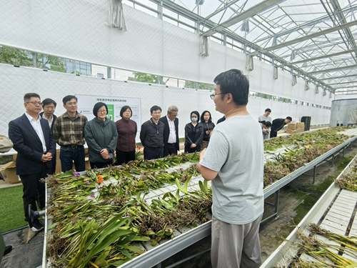 20260421区政协开展首场“委员看青浦”活动_副本.jpg